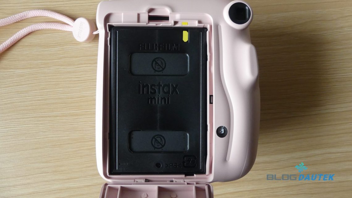 Leebotree Instantané Caméra Accessoires Compatible Avec Instax Mini 12 Appareil Photo, Le Package Comprend Housse De Caméra,Album, Cadres, Autocollant De Bord And Coin (Argent Magique