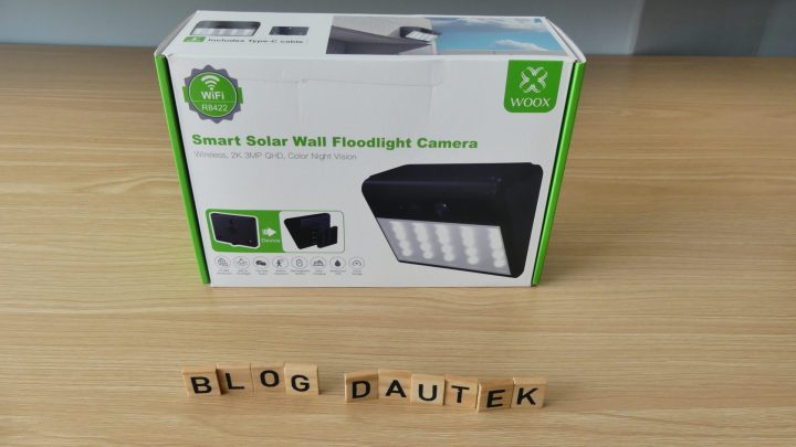 WOOX R8422 : La caméra WiFi solaire 2 en 1 qui surveille et éclaire sans fil