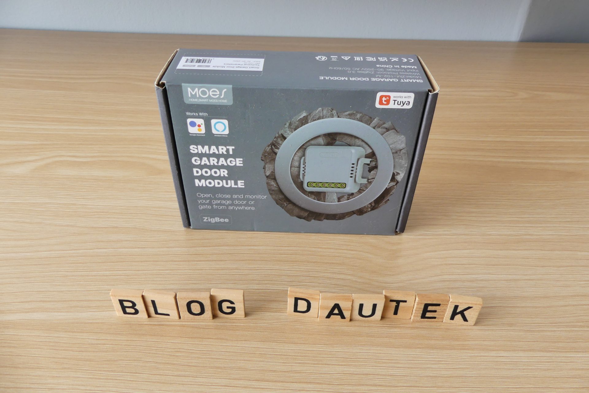 Porte de garage connectée : Le petit module Moes qui bluffe à moins de 15 € ?