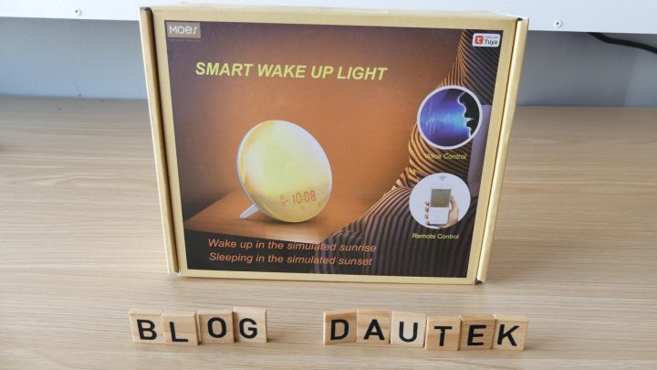 Réveil connecté Moes : lumière, radio FM et simulation du lever du soleil